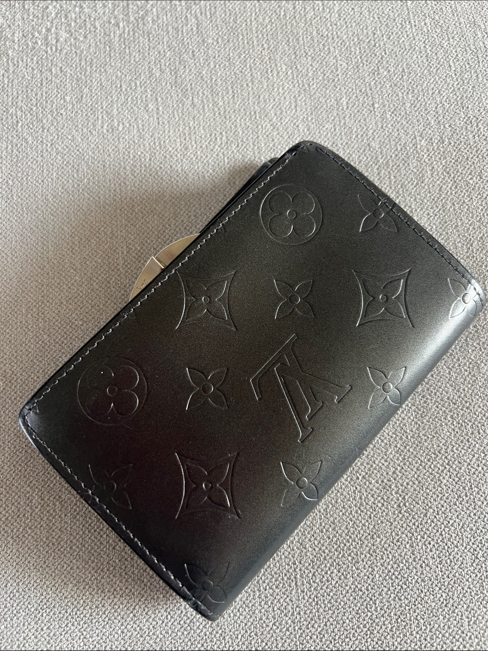 EUC Rare Louis Vuitton Vernis Kisslock Bilfold Wallet in Super Grey